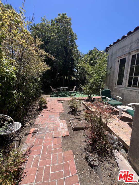 705 Superba Avenue