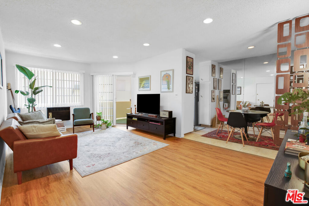 939 Larrabee Street