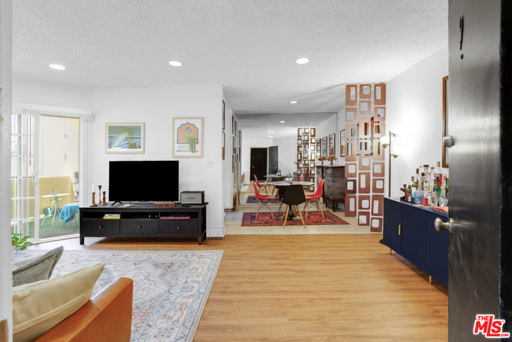 939 Larrabee Street