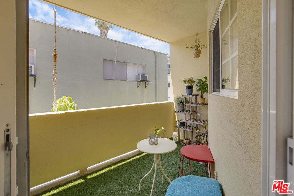 939 Larrabee Street