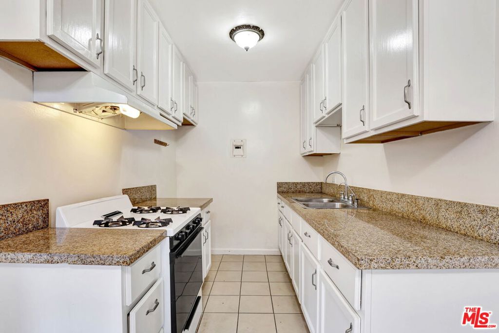 Properties 4 1135 E Elk Avenue 3
