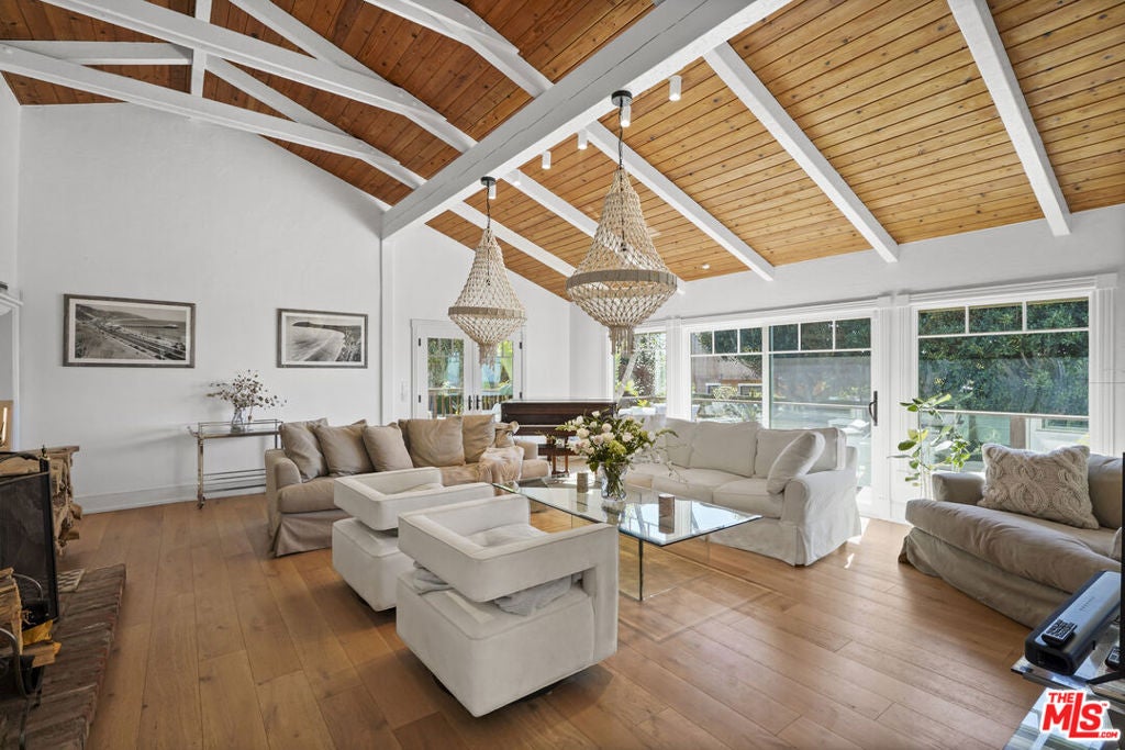 6052 Merritt Drive