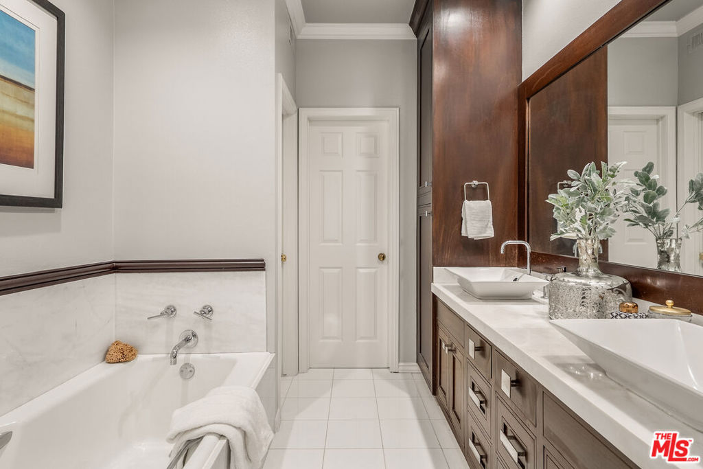 11667 Gorham Avenue 206