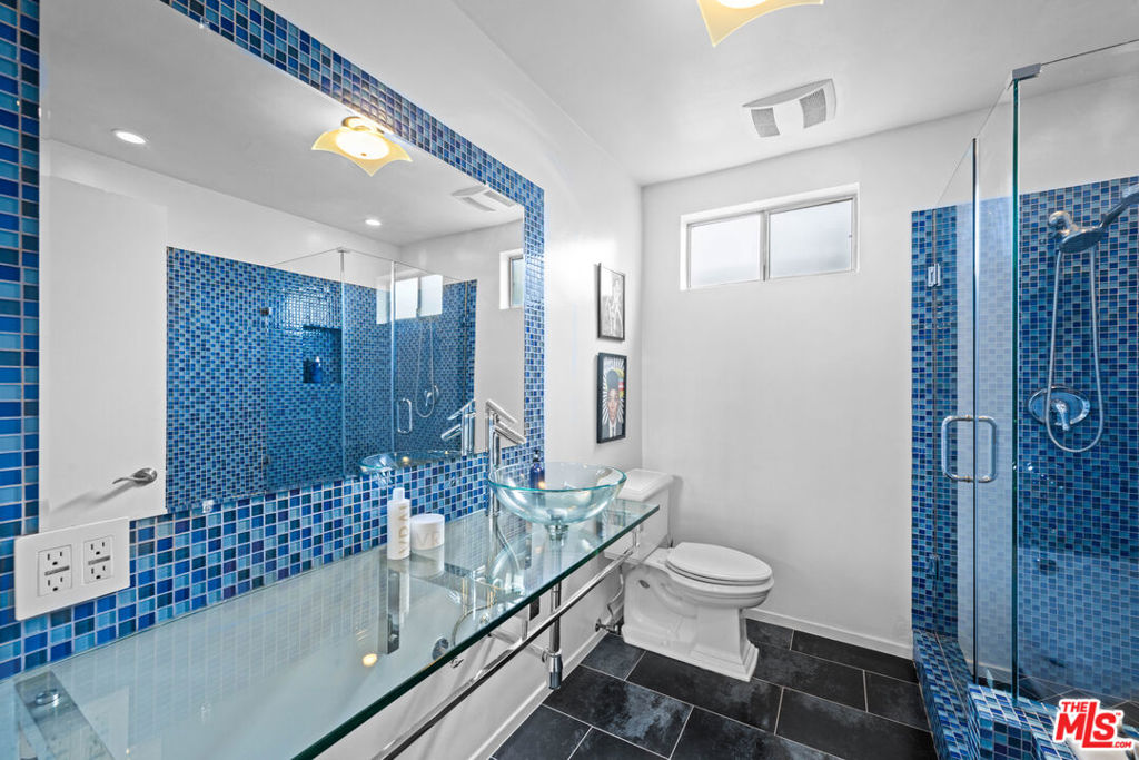 1221 N Kings Road 207