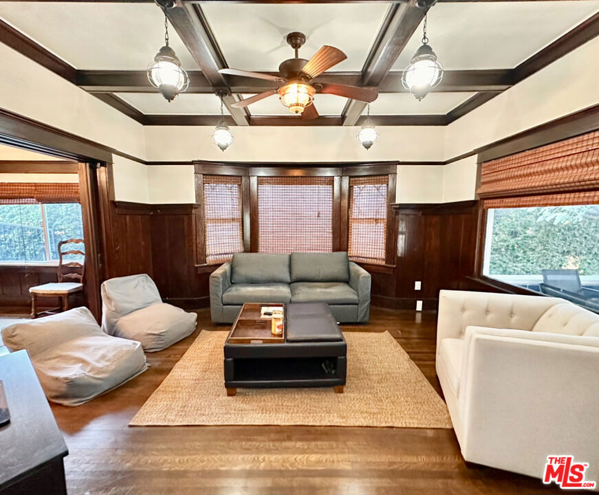 1327 W 35th Street