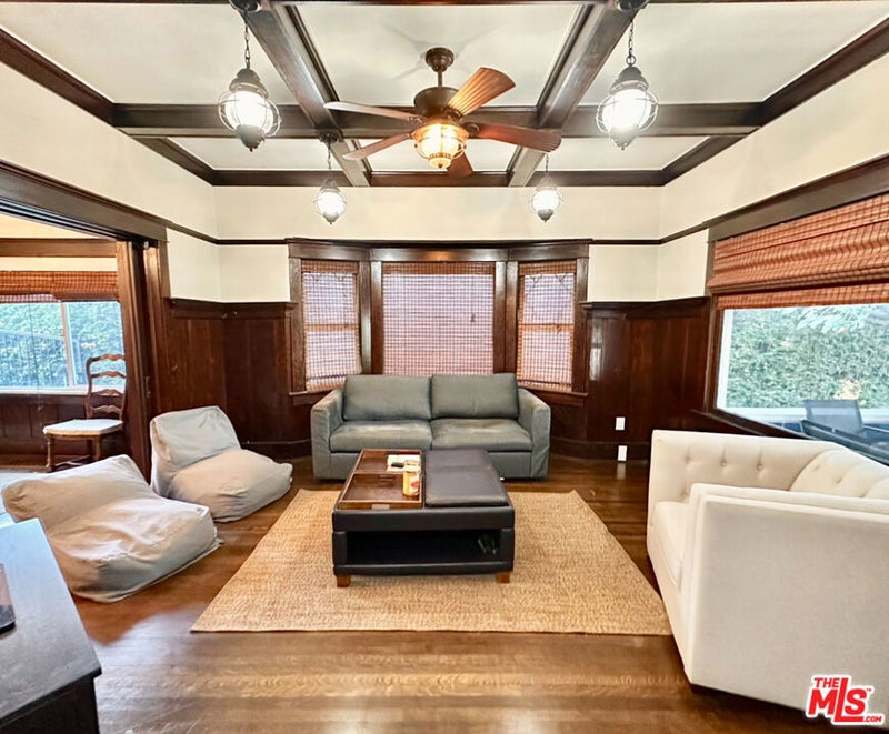 1327 W 35th Street