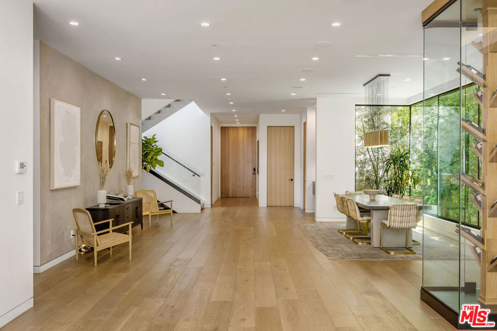 Properties 2 347 N Alfred Street