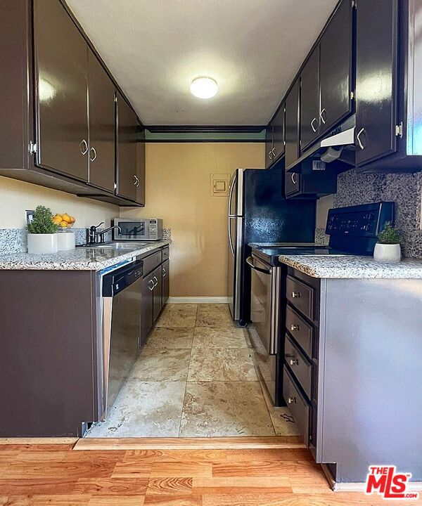 360 S Kenmore Avenue 209