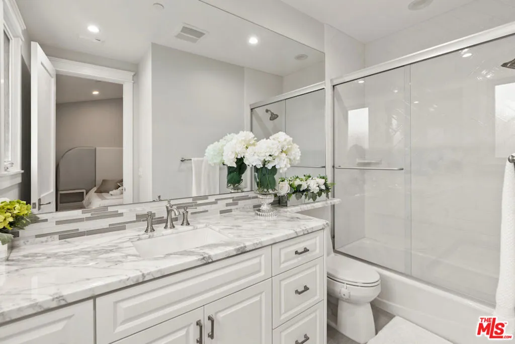 Manhattan Beach, California 90266, United States, 5 Bedrooms Bedrooms, ,7 BathroomsBathrooms,Residential,Active,227260