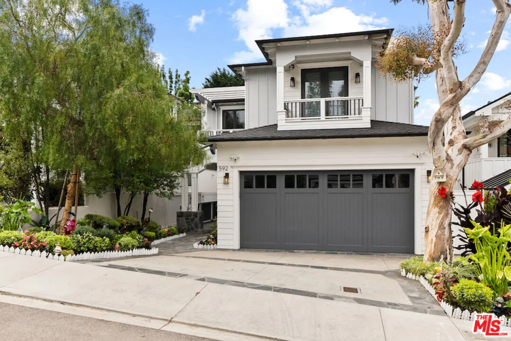 Manhattan Beach, California 90266, United States, 5 Bedrooms Bedrooms, ,7 BathroomsBathrooms,Residential,Active,227260