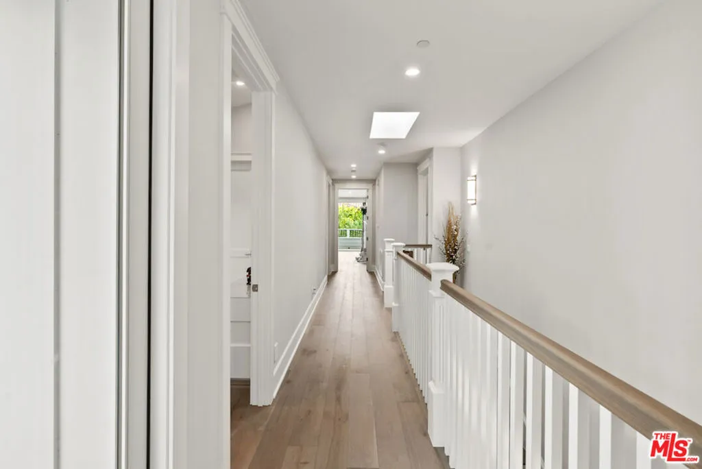 Manhattan Beach, California 90266, United States, 5 Bedrooms Bedrooms, ,7 BathroomsBathrooms,Residential,Active,227260