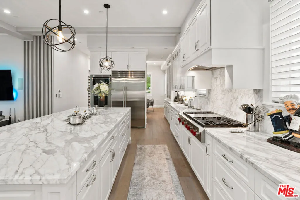 Manhattan Beach, California 90266, United States, 5 Bedrooms Bedrooms, ,7 BathroomsBathrooms,Residential,Active,227260