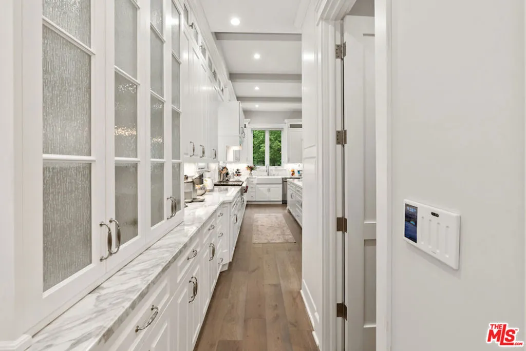 Manhattan Beach, California 90266, United States, 5 Bedrooms Bedrooms, ,7 BathroomsBathrooms,Residential,Active,227260