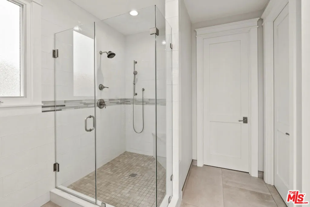 Manhattan Beach, California 90266, United States, 5 Bedrooms Bedrooms, ,7 BathroomsBathrooms,Residential,Active,227260