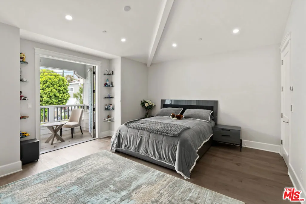 Manhattan Beach, California 90266, United States, 5 Bedrooms Bedrooms, ,7 BathroomsBathrooms,Residential,Active,227260