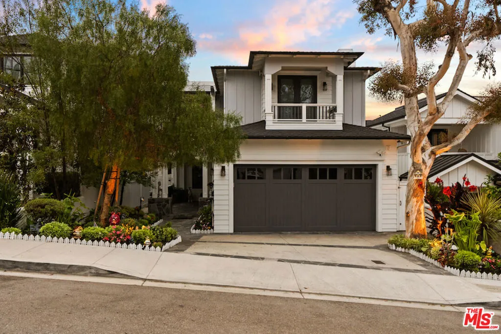 Manhattan Beach, California 90266, United States, 5 Bedrooms Bedrooms, ,7 BathroomsBathrooms,Residential,Active,227260