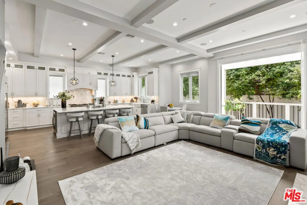 Manhattan Beach, California 90266, United States, 5 Bedrooms Bedrooms, ,7 BathroomsBathrooms,Residential,Active,227260