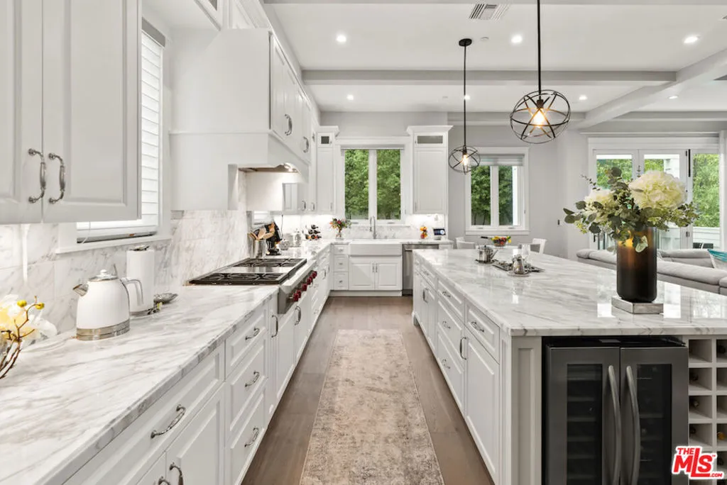 Manhattan Beach, California 90266, United States, 5 Bedrooms Bedrooms, ,7 BathroomsBathrooms,Residential,Active,227260