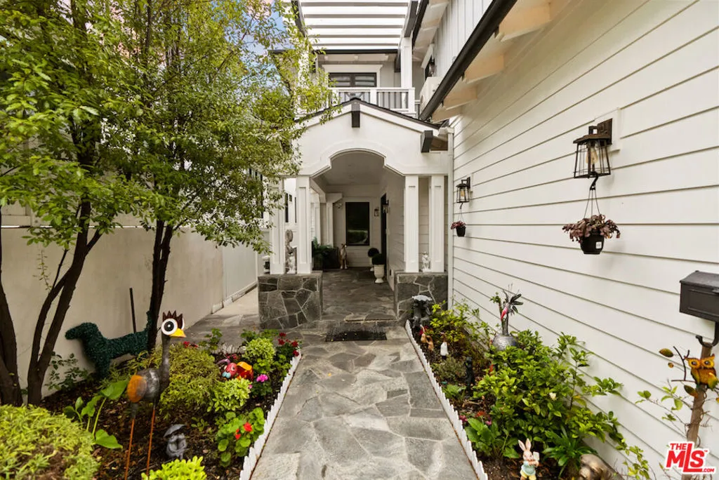 Manhattan Beach, California 90266, United States, 5 Bedrooms Bedrooms, ,7 BathroomsBathrooms,Residential,Active,227260