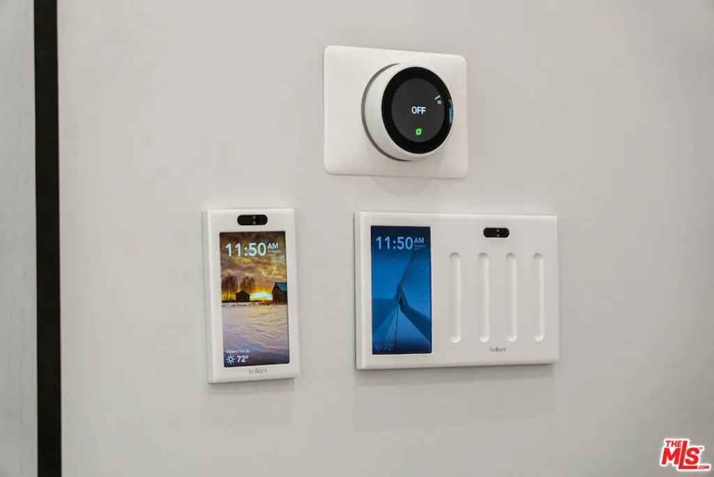 Manhattan Beach, California 90266, United States, 5 Bedrooms Bedrooms, ,7 BathroomsBathrooms,Residential,Active,227260