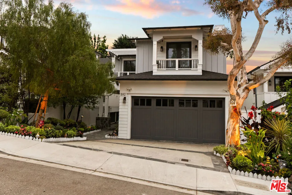 Manhattan Beach, California 90266, United States, 5 Bedrooms Bedrooms, ,7 BathroomsBathrooms,Residential,Active,227260