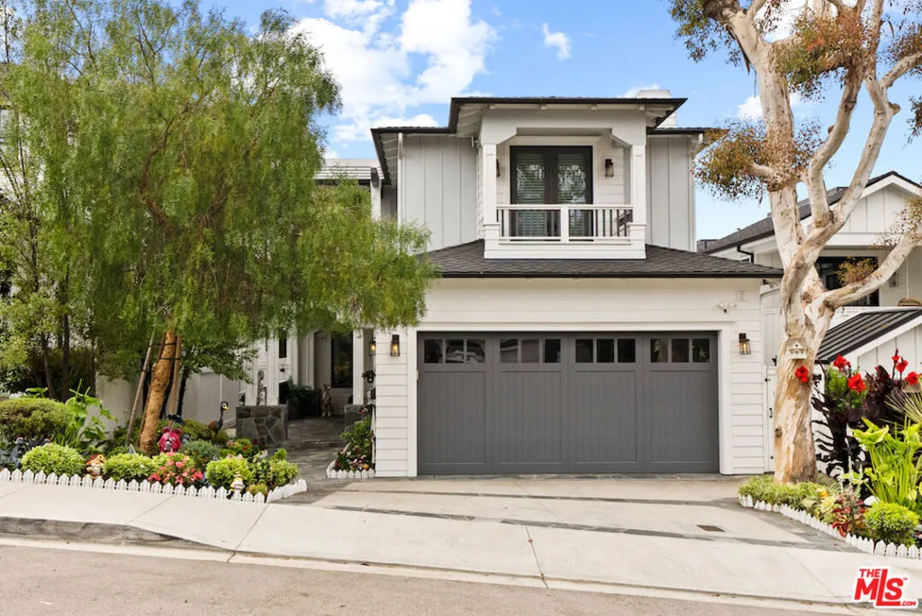 Manhattan Beach, California 90266, United States, 5 Bedrooms Bedrooms, ,7 BathroomsBathrooms,Residential,Active,227260