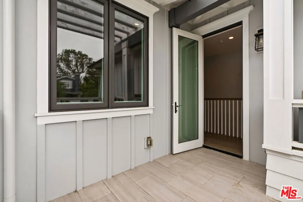 Manhattan Beach, California 90266, United States, 5 Bedrooms Bedrooms, ,7 BathroomsBathrooms,Residential,Active,227260