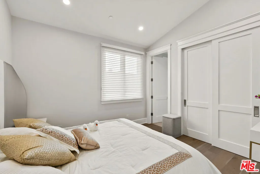 Manhattan Beach, California 90266, United States, 5 Bedrooms Bedrooms, ,7 BathroomsBathrooms,Residential,Active,227260