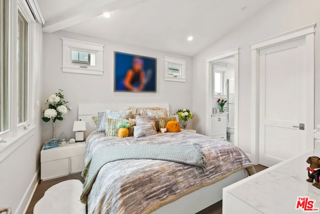 Manhattan Beach, California 90266, United States, 5 Bedrooms Bedrooms, ,7 BathroomsBathrooms,Residential,Active,227260