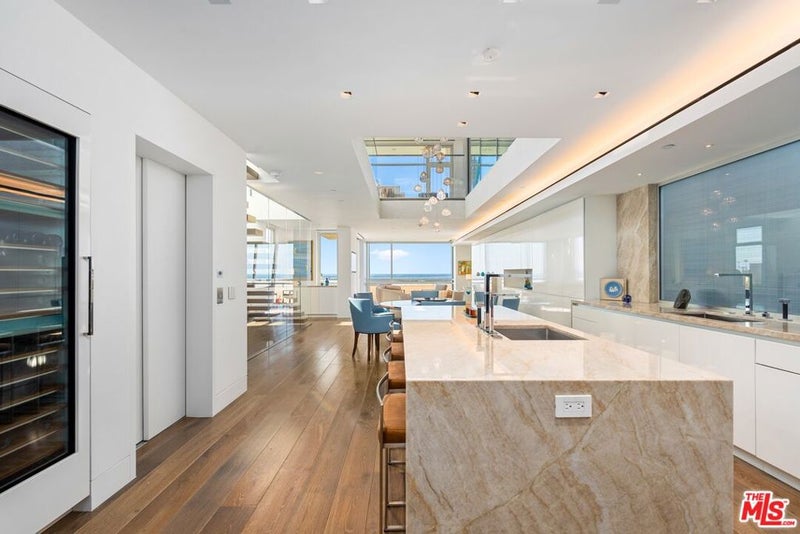 2505 Ocean Front Walk