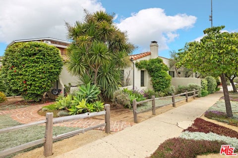 Photo of 879 Fiske Street, Pacific Palisades, CA 90272 (MLS # 26983571)