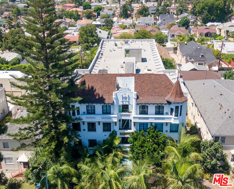 Properties 1 2041 N Vermont Avenue