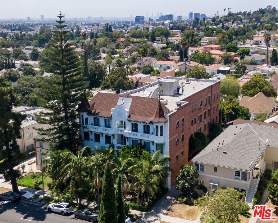 Properties 2 2041 N Vermont Avenue