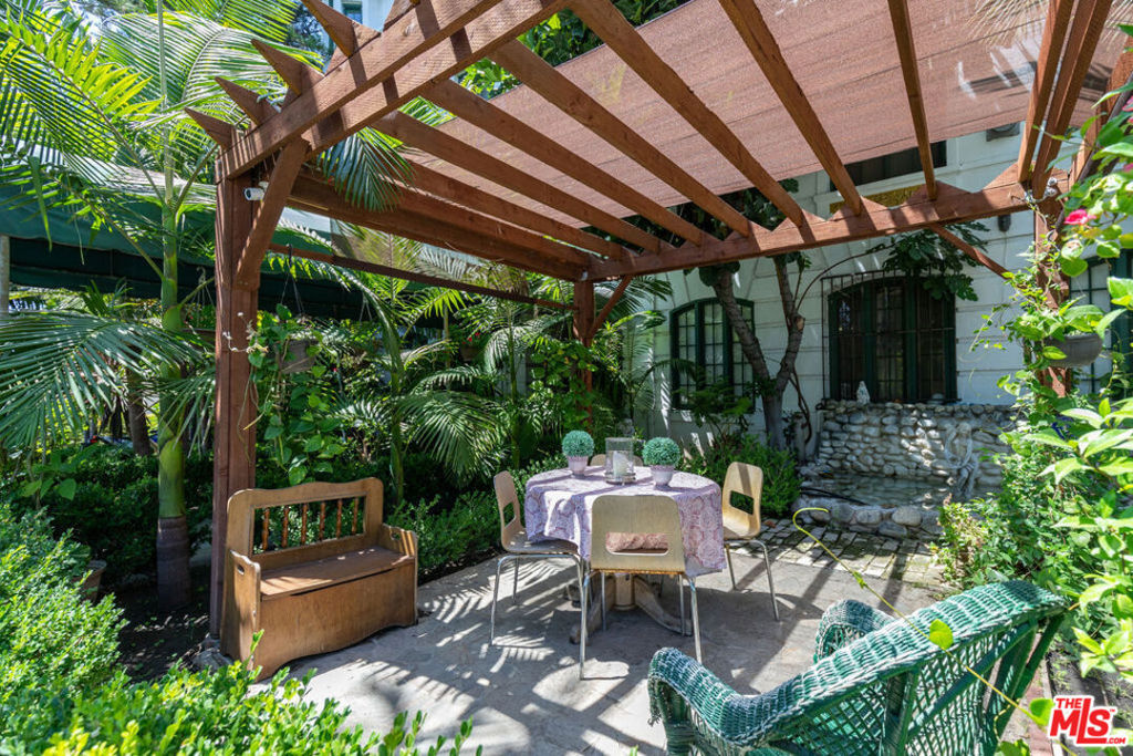 Properties 4 2041 N Vermont Avenue