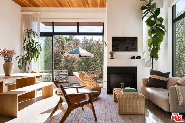 1329 California Avenue 102 #102, Santa Monica