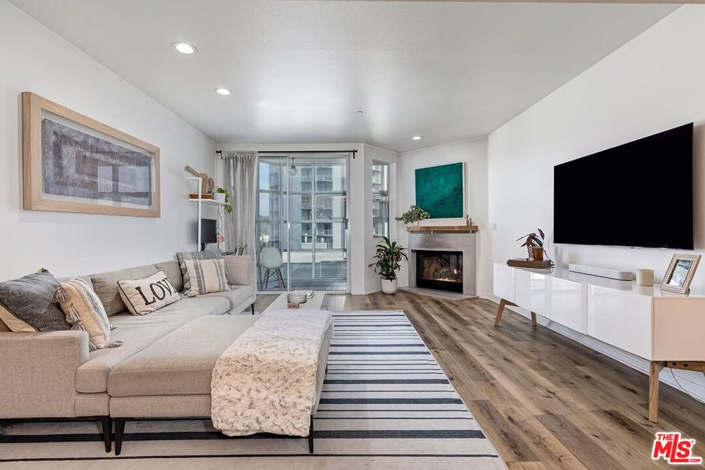 Properties 1 171 N Church Lane 617