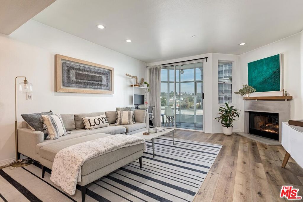 Properties 2 171 N Church Lane 617