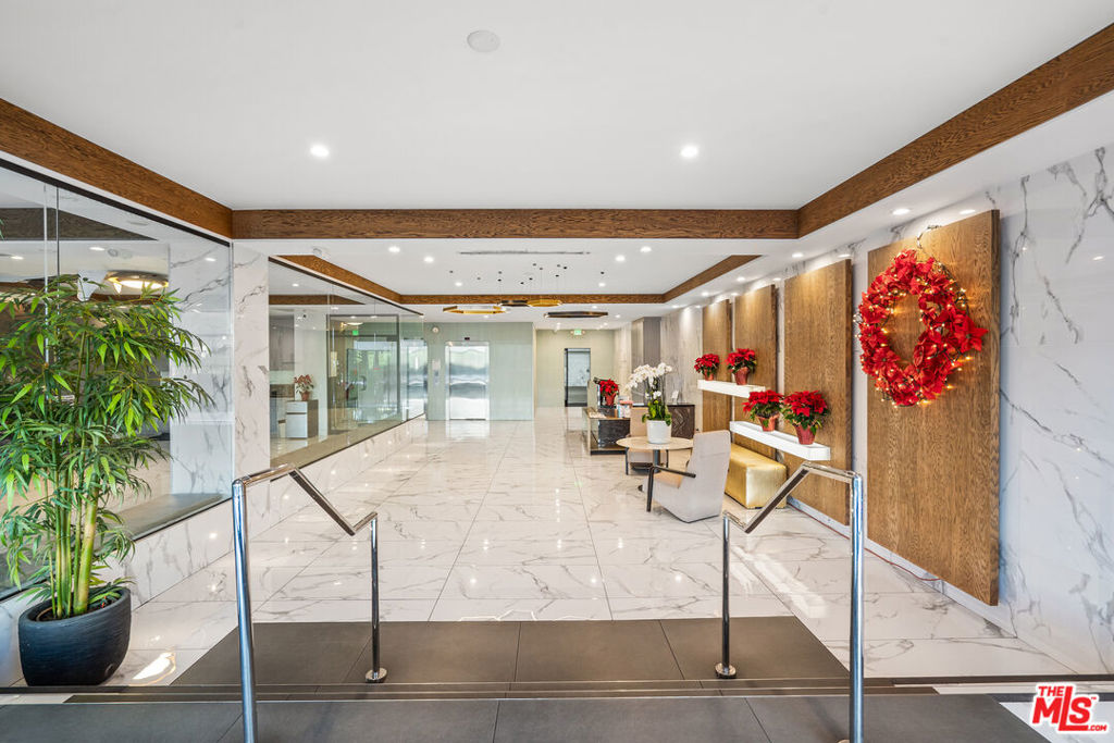 4460 Wilshire Boulevard 406