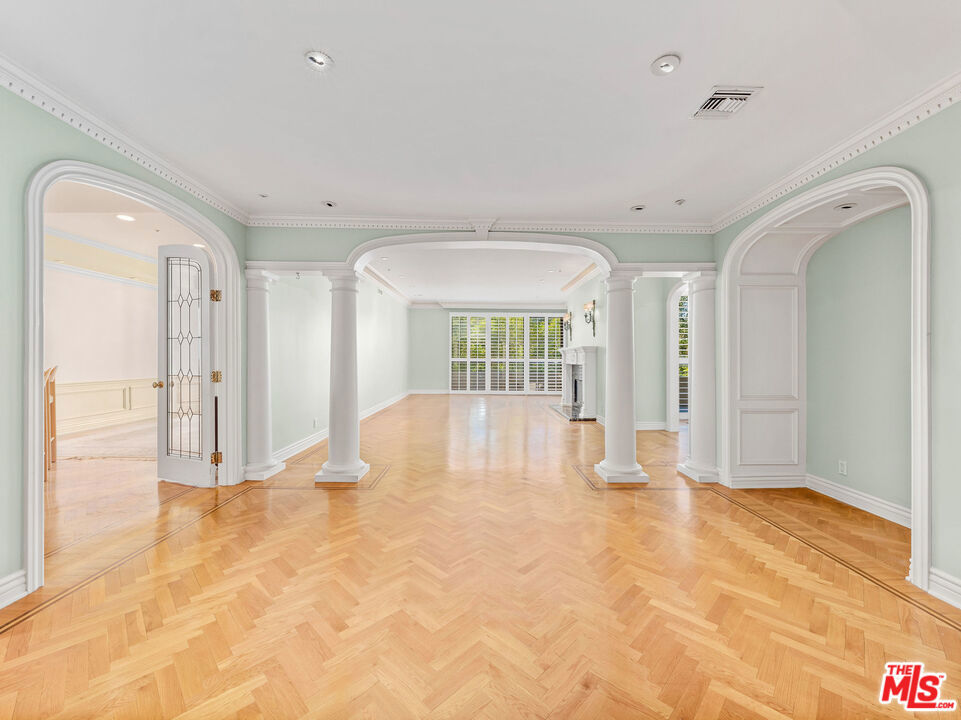 450 N MAPLE Drive 401
