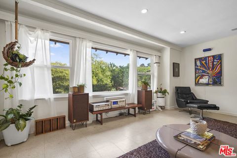 9747 Haines Canyon Avenue Tujunga CA 91042