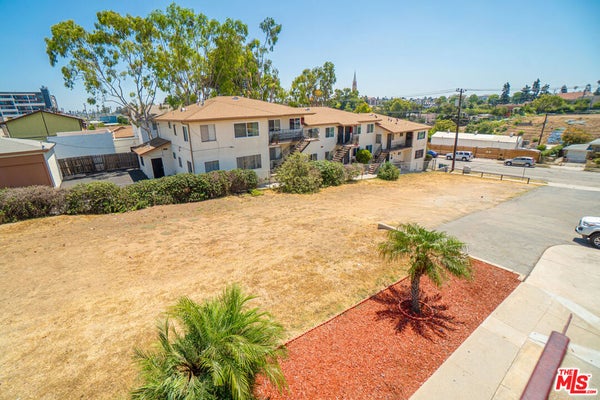 335 WARREN LN, INGLEWOOD, CA 90302 - Image c67902b5c1ba7888343cc815407e1dfd/2733995736