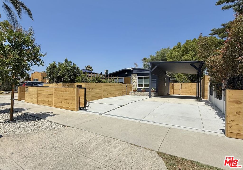 3223 Hollydale Drive 3223