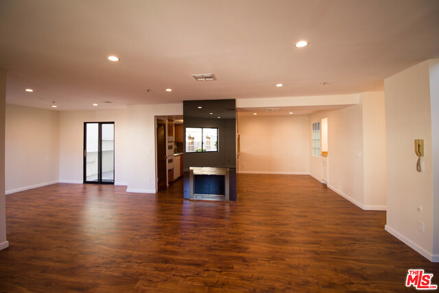 301 W Loraine Street 8