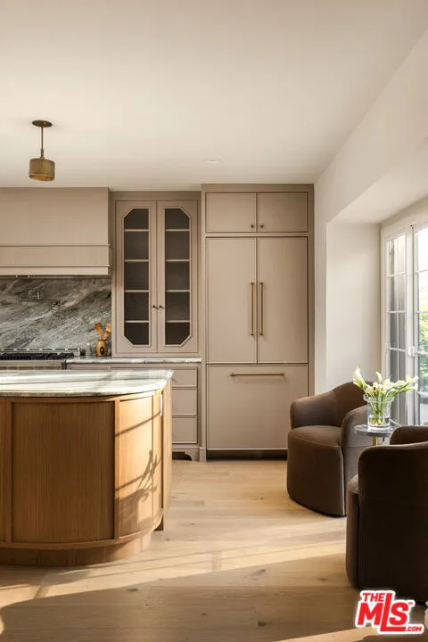 Los Angeles, California 90049, United States, 4 Bedrooms Bedrooms, ,4 BathroomsBathrooms,Residential,Pending,212277