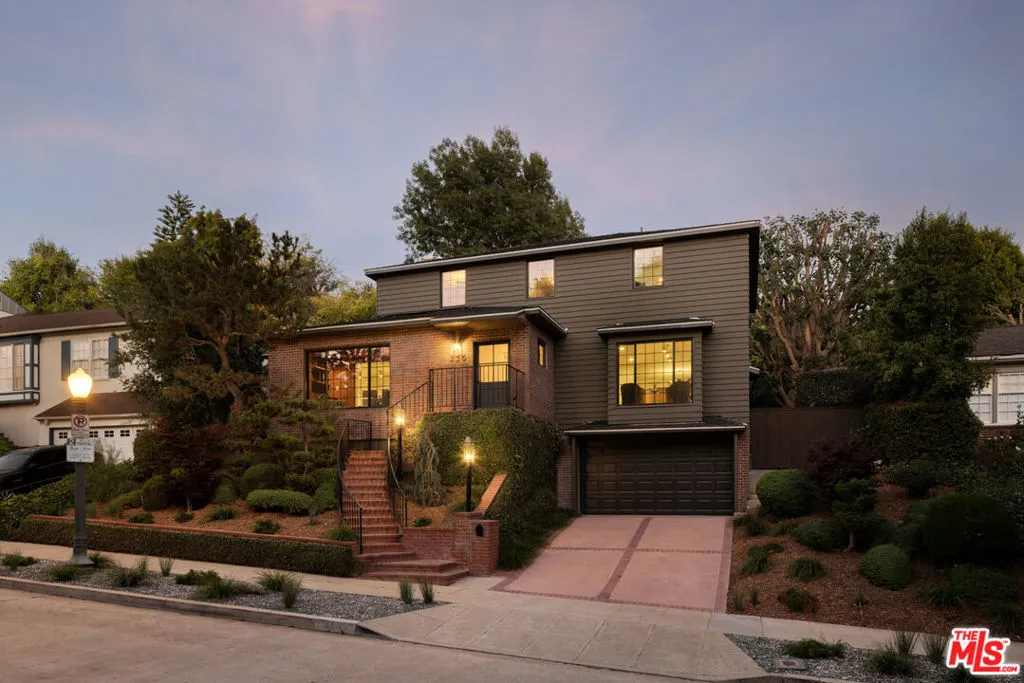 Los Angeles, California 90049, United States, 4 Bedrooms Bedrooms, ,4 BathroomsBathrooms,Residential,Pending,212277