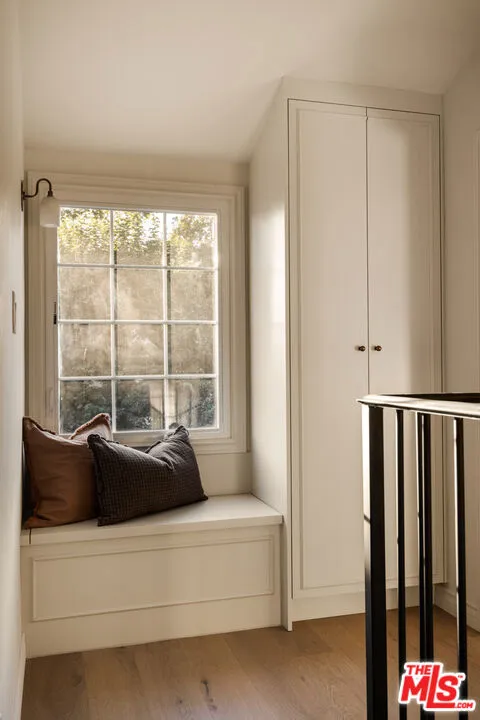 Los Angeles, California 90049, United States, 4 Bedrooms Bedrooms, ,4 BathroomsBathrooms,Residential,Pending,212277