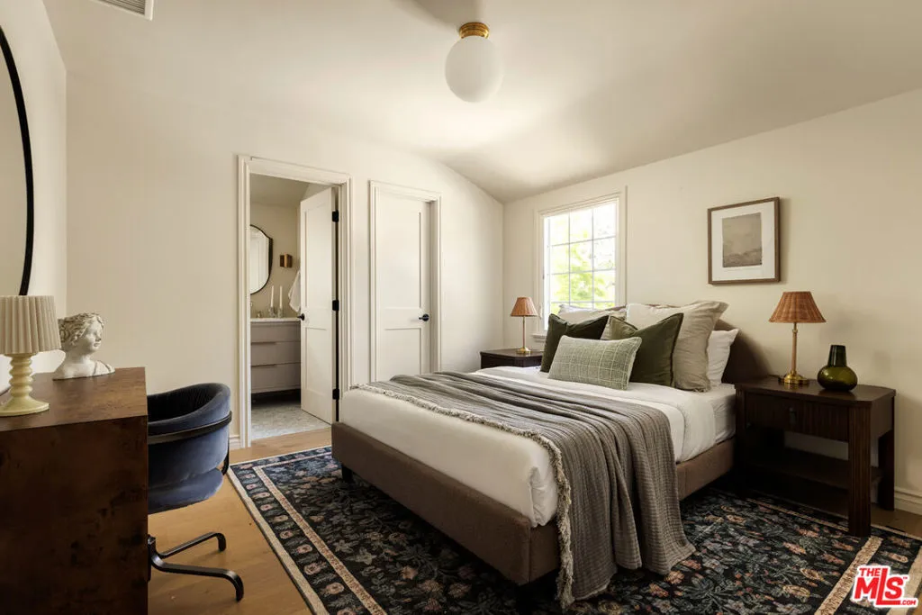 Los Angeles, California 90049, United States, 4 Bedrooms Bedrooms, ,4 BathroomsBathrooms,Residential,Pending,212277