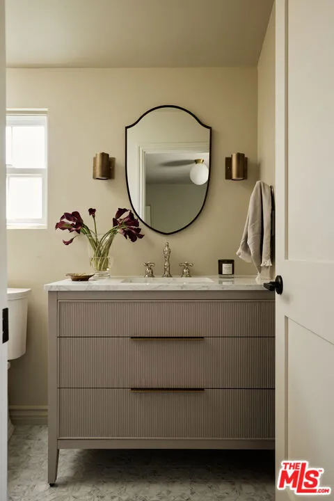 Los Angeles, California 90049, United States, 4 Bedrooms Bedrooms, ,4 BathroomsBathrooms,Residential,Pending,212277