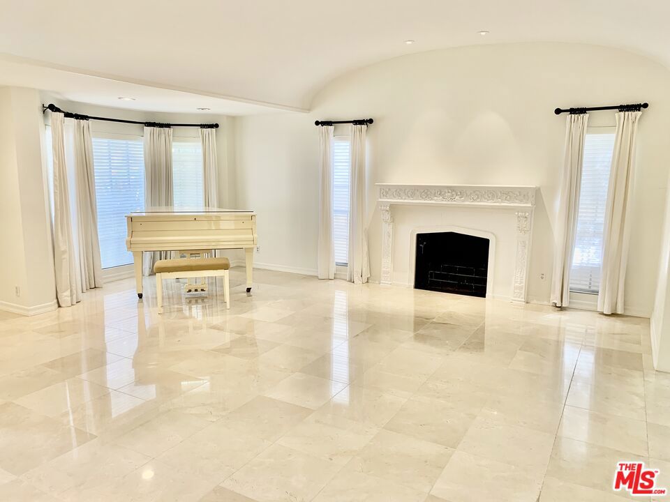115 N Maple Drive