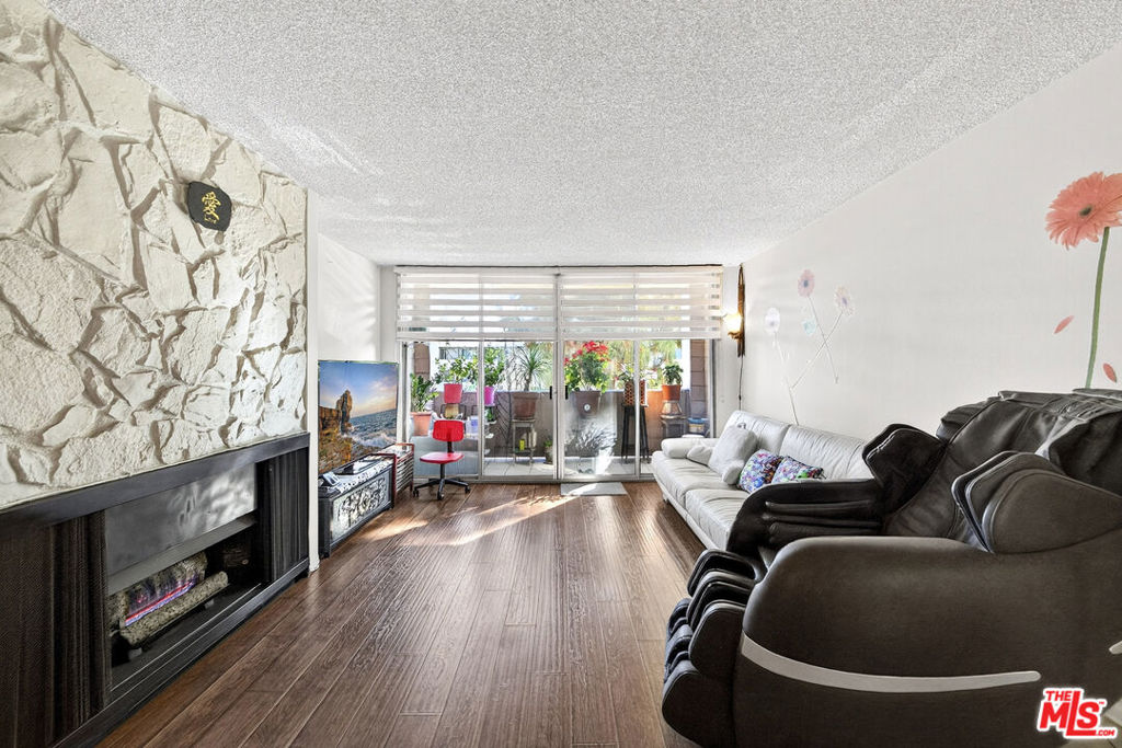 421 S La Fayette Park Place 301